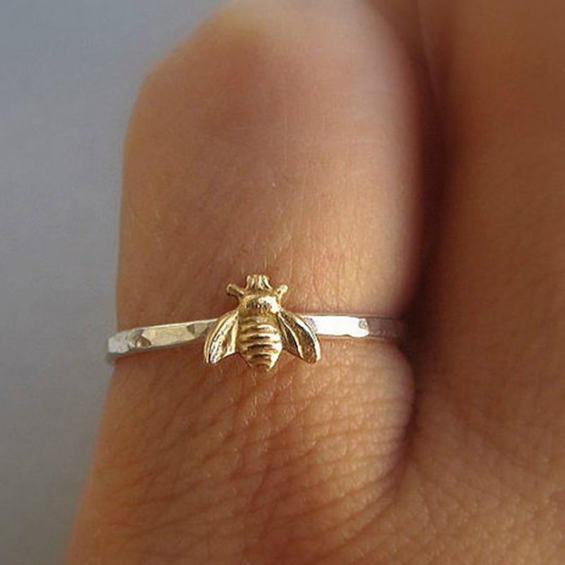 1Pcs Simple Tiny Solid Gold Color Copper Bee Finger Rings Gold Hammered Band Stacking Rings Wedding Anniversary Jewelry
1Pcs Simple Tiny Solid Gold Color Copper Bee Finger Rings Gold Hammered Band Stacking Rings Wedding Anniversary Jewelry