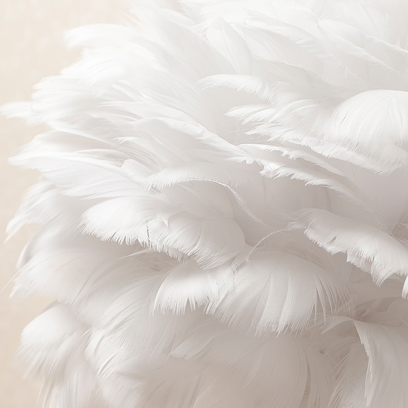 Chic Feather Design LED Table Lamp in Pink & White Ideal for Bridal Parties, Desks, and Celebrations (EU Plug)