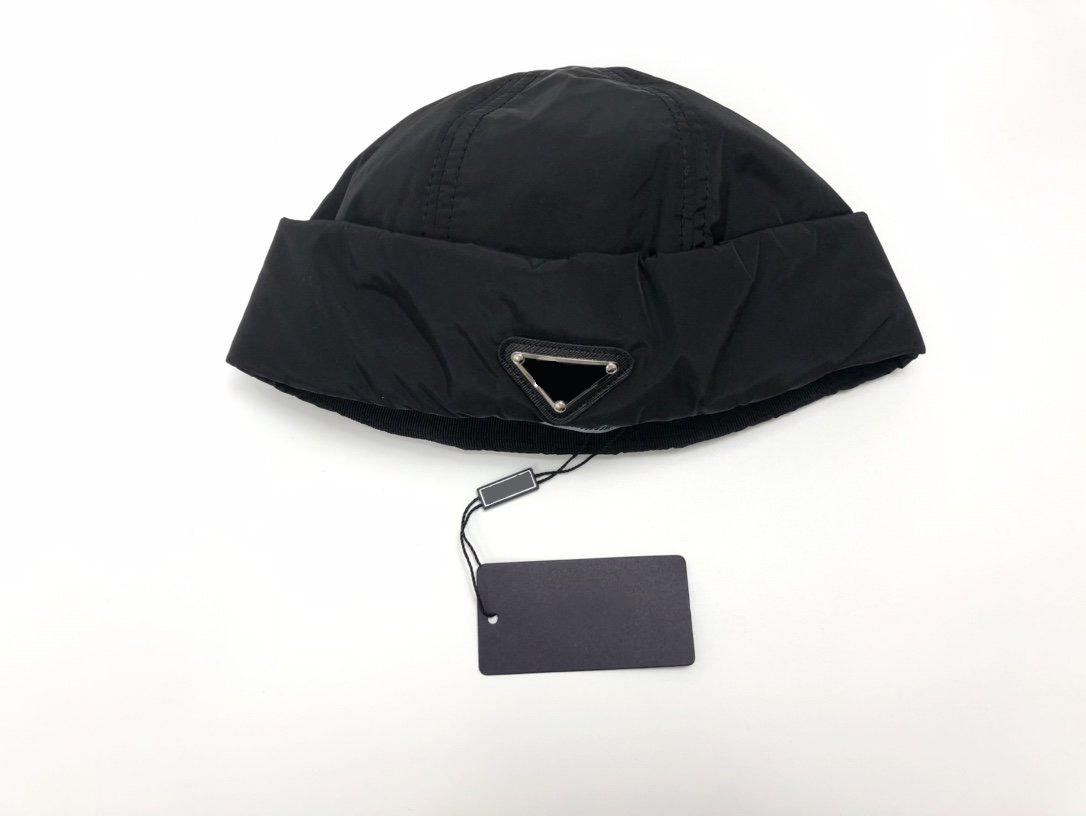 2020 mens and women hat classic sports street cap Couple models length after cap Metal triangle decoration Waterproof fabric for men caps, Blue;gray
2020 mens and women hat classic sports street cap Couple models length after cap Metal triangle decoration Waterproof fabric for men caps, Blue;gray