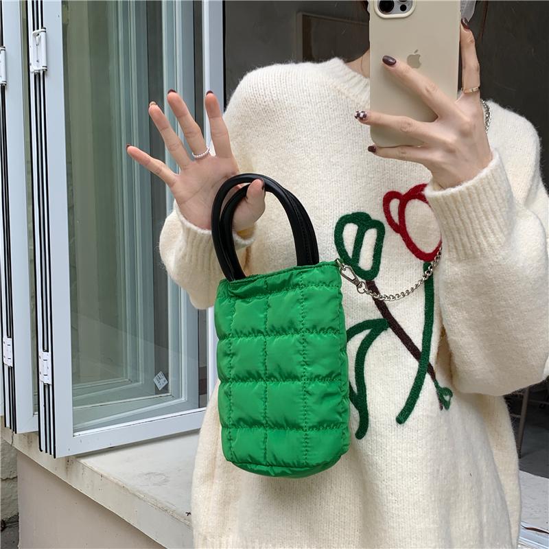 Evening Bags Nylon Down Cotton Small Tote Women's Plaid Quilted Handbags Winter Chain Bucket Female Fluffy Shoulder Crossbody Bag 2022
Evening Bags Nylon Down Cotton Small Tote Women's Plaid Quilted Handbags Winter Chain Bucket Female Fluffy Shoulder Crossbody Bag 2022