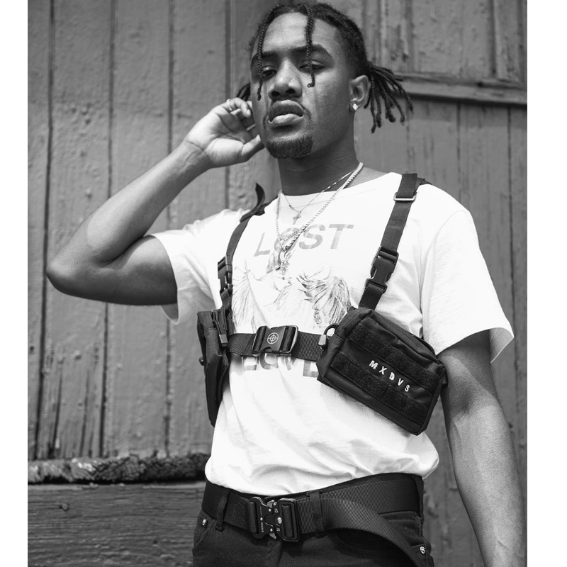 adjustable Black Vest Hip Hop Streetwear Functional Tactical Harness Chest Rig Kanye West Waist Pack Chest Bag Fashion Nylon C1026
adjustable Black Vest Hip Hop Streetwear Functional Tactical Harness Chest Rig Kanye West Waist Pack Chest Bag Fashion Nylon C1026