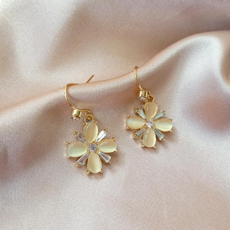 Fashion Inlaid Zircon Flower Opal Petals Earrings Temperament Women Earring Party Jewelry Gifts For Her
Fashion Inlaid Zircon Flower Opal Petals Earrings Temperament Women Earring Party Jewelry Gifts For Her