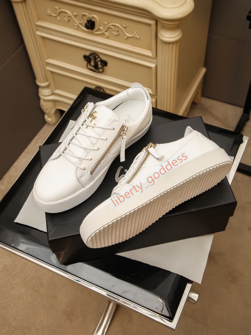 The luxurys design fashion red bottom men's women's leather sneakers party shoes men's sneakers low-top spiked flat shoes size 38-45
The luxurys design fashion red bottom men's women's leather sneakers party shoes men's sneakers low-top spiked flat shoes size 38-45