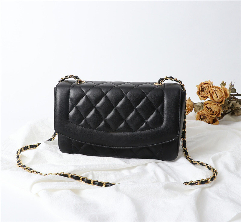 New Global Free Shipping Classic Fashion Luxury Matching Leather Shoulder Bag Messenger Bag The best quality ladies handbag size 26cm
New Global Free Shipping Classic Fashion Luxury Matching Leather Shoulder Bag Messenger Bag The best quality ladies handbag size 26cm