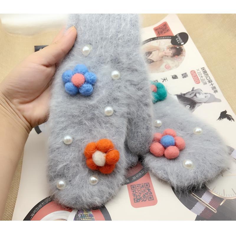 Wholesale- Women winter gloves Soft Wool hair Cashmere Flower Fashion Gloves Lovely Warm Pearl Gloves Christmas Gift For Girl1
Wholesale- Women winter gloves Soft Wool hair Cashmere Flower Fashion Gloves Lovely Warm Pearl Gloves Christmas Gift For Girl1