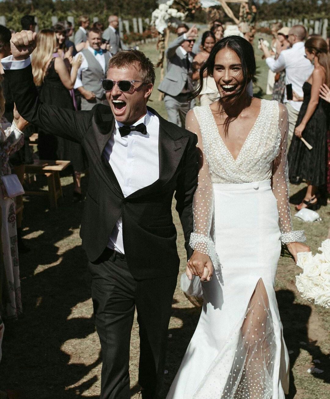 2021 Sexy Arabic Mermaid Wedding Dresses Illusion Deep V Neck Long Sleeve Side Split Beach Bridal Gowns Vestidos de novia