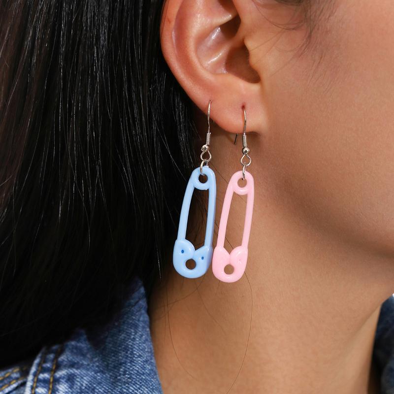 2021 New Punk Pin Earrings Unique Design Paperclip Safety Resin Dangle Fashion Earrings Elegant Women Rock Party Jewelry Gifts
2021 New Punk Pin Earrings Unique Design Paperclip Safety Resin Dangle Fashion Earrings Elegant Women Rock Party Jewelry Gifts