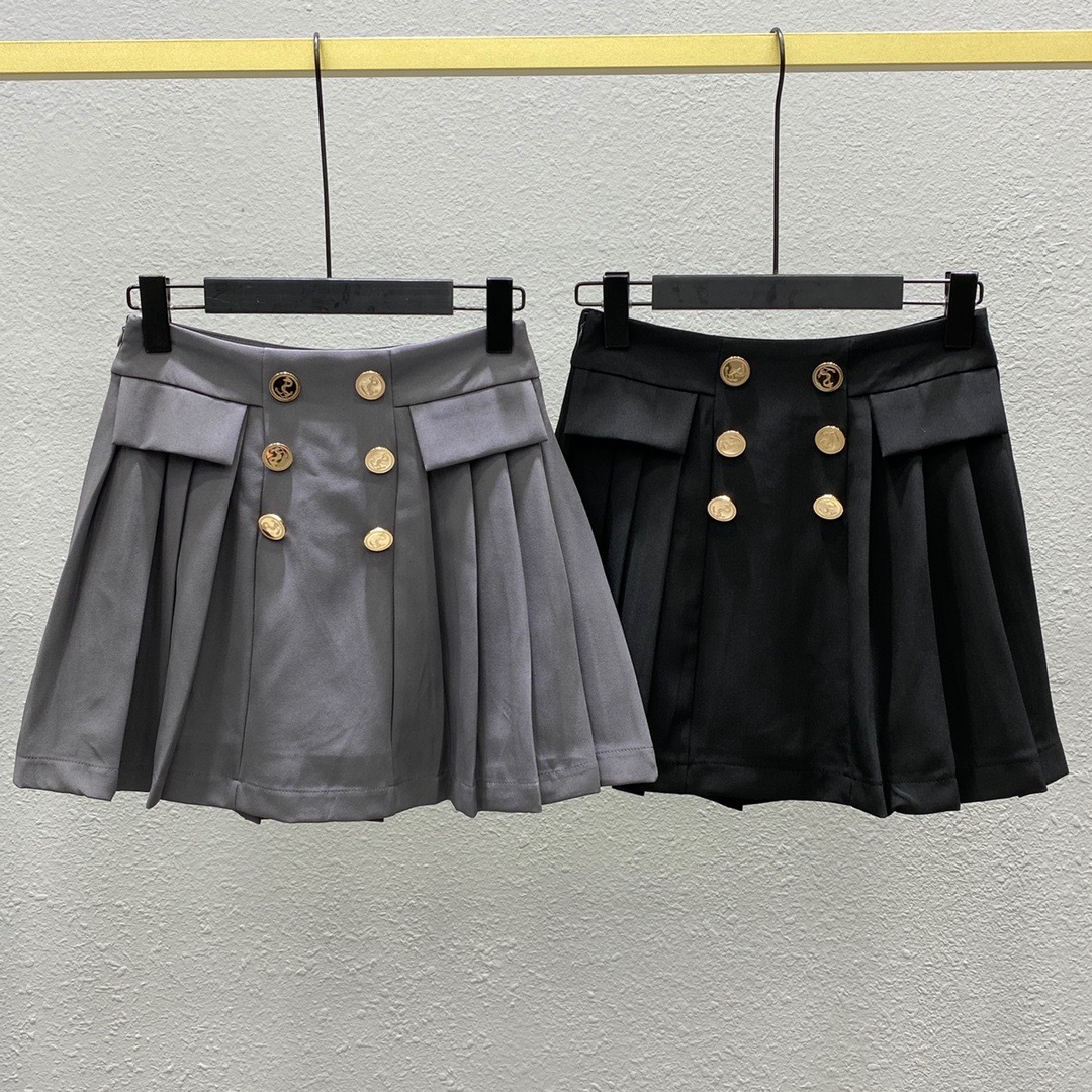 Double row metal buckle design fashionable pleated skirt for women, Black
Double row metal buckle design fashionable pleated skirt for women, Black