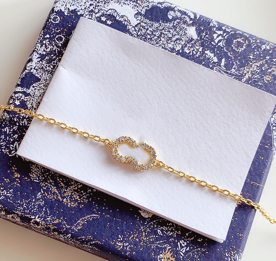 2022 C High Quality Designer Bracelet Chain SilverStar Gift Butterfly Bracelets Top Chains Fashion Jewelry Supply
2022 C High Quality Designer Bracelet Chain SilverStar Gift Butterfly Bracelets Top Chains Fashion Jewelry Supply