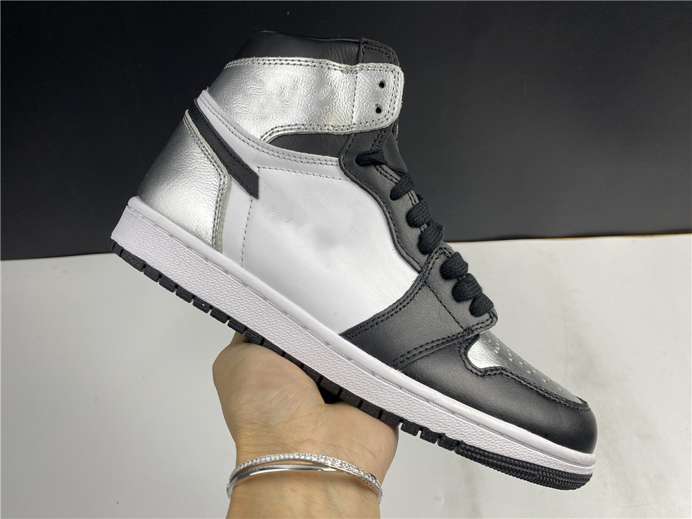 With Box Men Women 1 Basketball Shoes 1s High OG WMNS Silver Toe Designer Luxury Trainer Sports Athletic Sneakers, As picture
With Box Men Women 1 Basketball Shoes 1s High OG WMNS Silver Toe Designer Luxury Trainer Sports Athletic Sneakers, As picture
