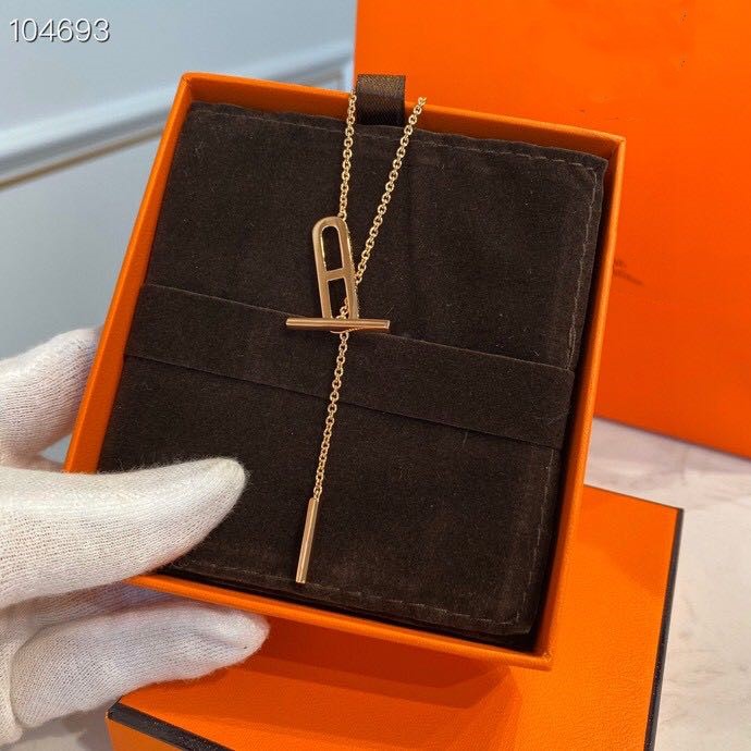 Luxury Classic Designer S925 Sterling Silver With 18k Gold Plated Hollow Round Buckle Long Chain Pendant Necklace For Women
Luxury Classic Designer S925 Sterling Silver With 18k Gold Plated Hollow Round Buckle Long Chain Pendant Necklace For Women