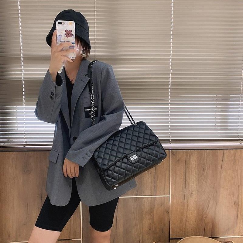 2021 new Korean brand designer fashion high-quality handbag large-capacity diamond chain shoulder bag versatile messenger bag, Large black
2021 new Korean brand designer fashion high-quality handbag large-capacity diamond chain shoulder bag versatile messenger bag, Large black