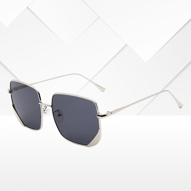 2021 Brand Designer Metal Frame Sun Glasses Luxury Square Sunglasses Women Men Retro Female Outdoor Fashion Shades Eyewear UV400
2021 Brand Designer Metal Frame Sun Glasses Luxury Square Sunglasses Women Men Retro Female Outdoor Fashion Shades Eyewear UV400