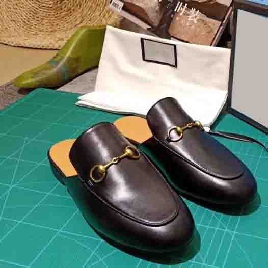 Summer Men Beach Slippers Classic Designer Lazy Flat Flip Flops Leather Lady Slides Suede Letter Women Shoes Cowhide Metal, Black
Summer Men Beach Slippers Classic Designer Lazy Flat Flip Flops Leather Lady Slides Suede Letter Women Shoes Cowhide Metal, Black
