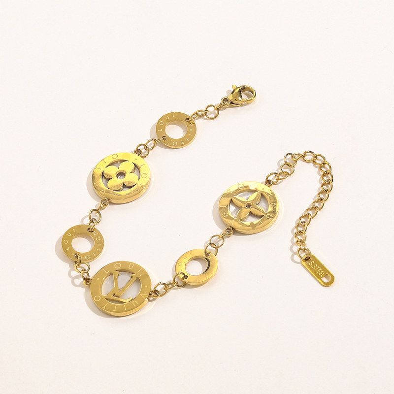 Good Luck Four Leaf Clover Charm Bracelet 18K Gold Stainless Steel Engagement Jewelry for Women
Good Luck Four Leaf Clover Charm Bracelet 18K Gold Stainless Steel Engagement Jewelry for Women