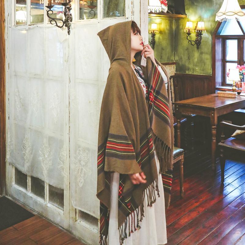 Video scene shooting Tibet travel cape cape with hood thickening warm scarf ethical wind coat
Video scene shooting Tibet travel cape cape with hood thickening warm scarf ethical wind coat