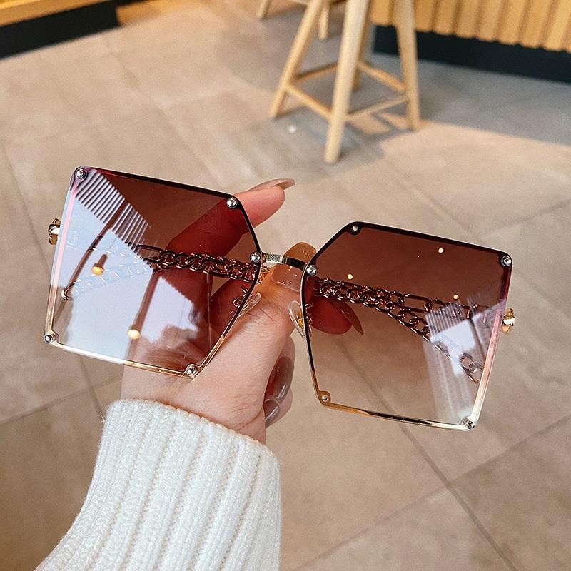 The New Hollow Big Frame Vintage Luxury Sunglasses Female Tide All-match Sunshade Strong UV Protection High-quality Sun Glasses
The New Hollow Big Frame Vintage Luxury Sunglasses Female Tide All-match Sunshade Strong UV Protection High-quality Sun Glasses