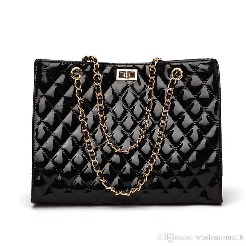 Luxurys Designers Bags Chain Large Shoulder Bag Women Cross body Travel Bags Patent Leather Fashion Handbags For Women Tote Bag Shopping bag
Luxurys Designers Bags Chain Large Shoulder Bag Women Cross body Travel Bags Patent Leather Fashion Handbags For Women Tote Bag Shopping bag