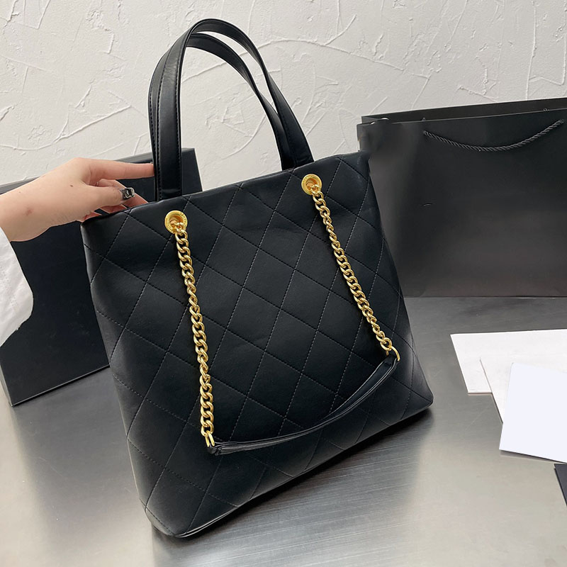 2022Ss Gold Hardware Cowhide Calfskin Shopping Bags France Womens Daily Top Handle Totes Deauville Chain Crossbody Shoulder Outdoor Large Capacity Handbag 35*31CM, Black
2022Ss Gold Hardware Cowhide Calfskin Shopping Bags France Womens Daily Top Handle Totes Deauville Chain Crossbody Shoulder Outdoor Large Capacity Handbag 35*31CM, Black