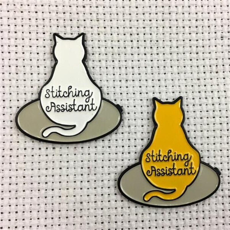 Hot selling cute cartoon creative orange and blue cats stitching assistant alloy enamel pin badge brooch, Gray
Hot selling cute cartoon creative orange and blue cats stitching assistant alloy enamel pin badge brooch, Gray