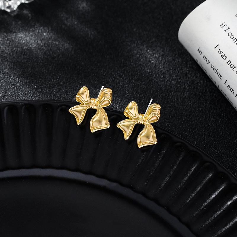 Stud 2021 Korean Style Retro Sweet Metal Bow Earrings Women's Temperament Simple Compact
Stud 2021 Korean Style Retro Sweet Metal Bow Earrings Women's Temperament Simple Compact