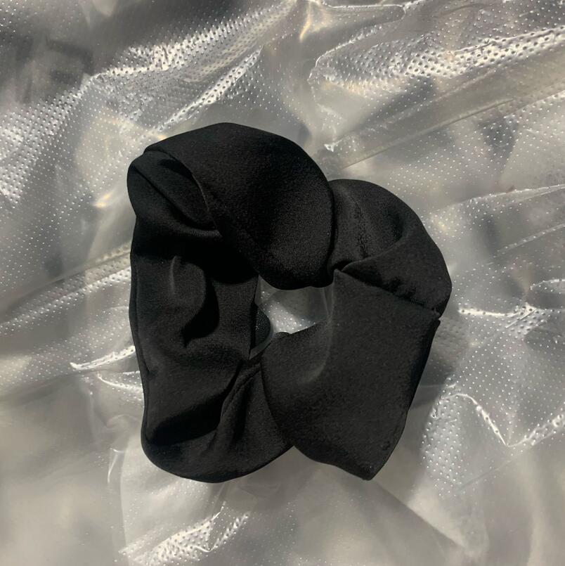 Women Girls Brand Letter Triangle Black Hair scrunchies hair ties accessories Scrunchie Ponytail Hair Holder Rope scrunchy band Hairbands
Women Girls Brand Letter Triangle Black Hair scrunchies hair ties accessories Scrunchie Ponytail Hair Holder Rope scrunchy band Hairbands