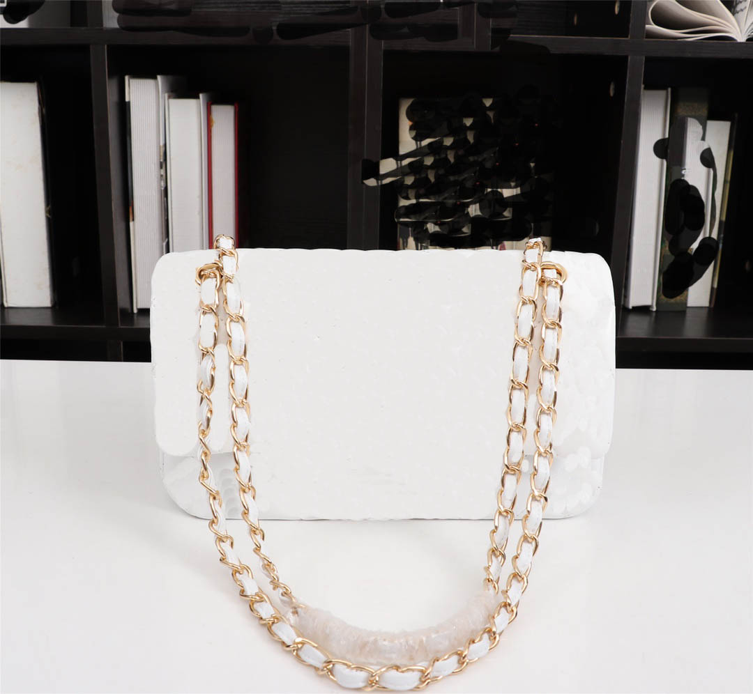 Genuine Leather Handbag Comes With Chain Bag Women luxurys Fashion Designers Bags Female clutch Classic High Quality Girl Handbags 332, 1112#l4
Genuine Leather Handbag Comes With Chain Bag Women luxurys Fashion Designers Bags Female clutch Classic High Quality Girl Handbags 332, 1112#l4