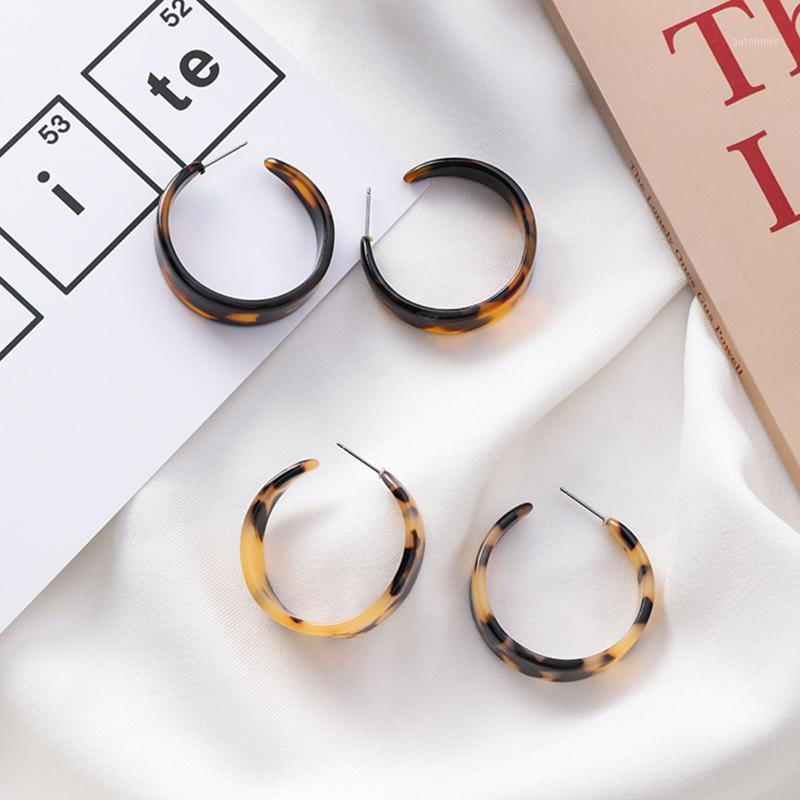 2020 Korean Fashion Minimalist Leopard Acetate Acrylic Hoop Earrings For Women C Shaped Resin Statement Earring Lady Jewelry1
2020 Korean Fashion Minimalist Leopard Acetate Acrylic Hoop Earrings For Women C Shaped Resin Statement Earring Lady Jewelry1