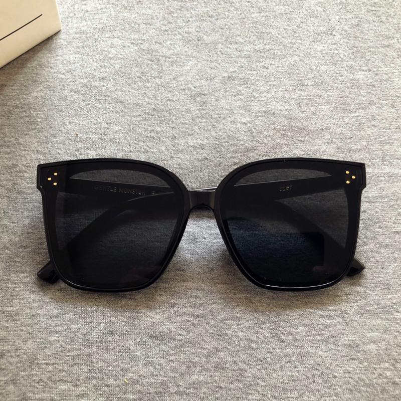 2020 Brand New Korea Gentle Design GM Sunglasses Fashion Women Large Frame Sunglasses Lady Vintage High Quality Sun glasses HER
2020 Brand New Korea Gentle Design GM Sunglasses Fashion Women Large Frame Sunglasses Lady Vintage High Quality Sun glasses HER