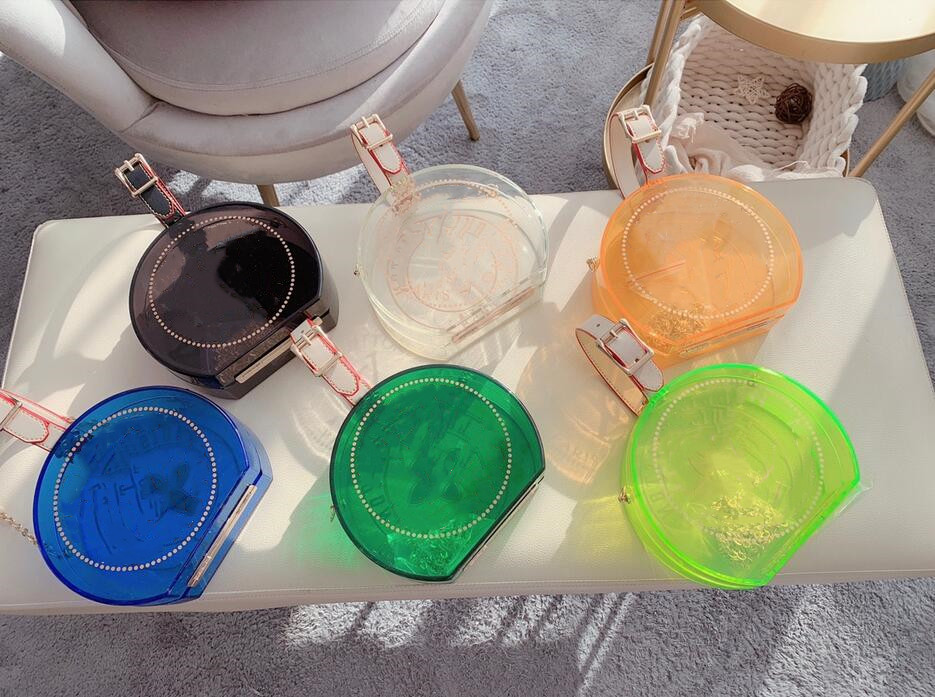 2020 new brand Fashion luxury Designer woman's bag's Jelly Shoulder Bag Clear Transparent Bucket PVC Tote Handbag for Women Fashion Bags8889
2020 new brand Fashion luxury Designer woman's bag's Jelly Shoulder Bag Clear Transparent Bucket PVC Tote Handbag for Women Fashion Bags8889