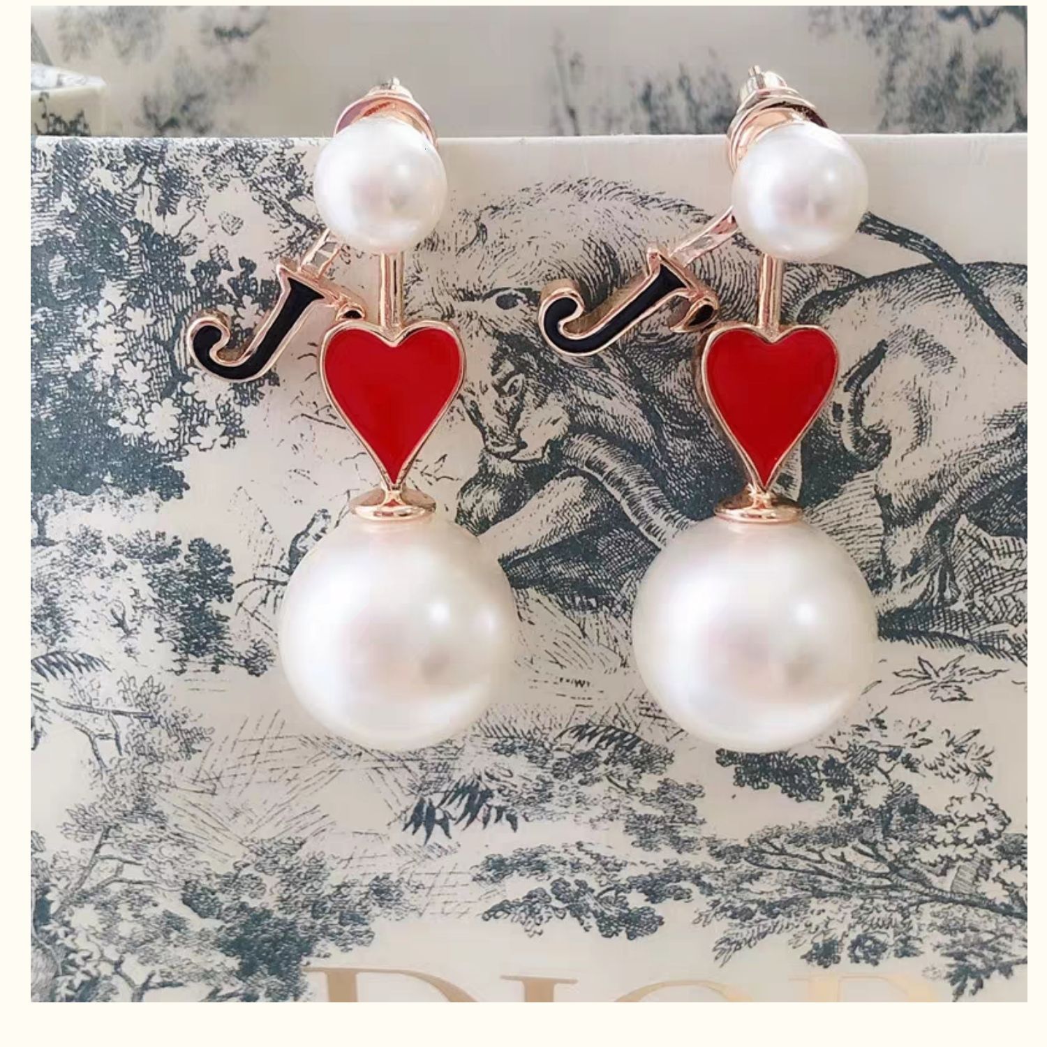 2021 NEW designer jewelry Dijia Earrings female / d family pearl love letter pure silver needle fashion personality long red Set Earrin
2021 NEW designer jewelry Dijia Earrings female / d family pearl love letter pure silver needle fashion personality long red Set Earrin