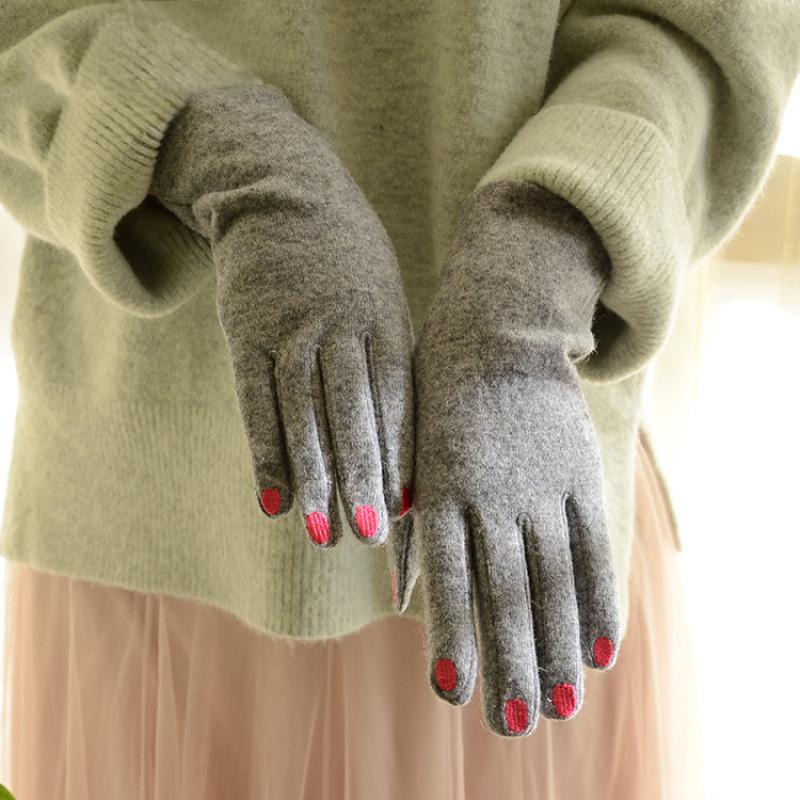 New Women Winter Keep Warm Touch Screen Plus Velvet Inside Gloves Female Embroidered Nails Thicken Wool High Elasticity Gloves
New Women Winter Keep Warm Touch Screen Plus Velvet Inside Gloves Female Embroidered Nails Thicken Wool High Elasticity Gloves