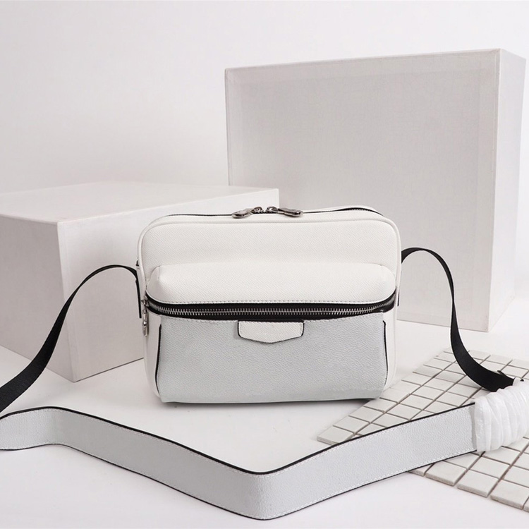 New Style Top quality Waist Bags for men 25x20x10.5cm real Leather Bag printed flowrer designer Waistpacks, Without box
New Style Top quality Waist Bags for men 25x20x10.5cm real Leather Bag printed flowrer designer Waistpacks, Without box