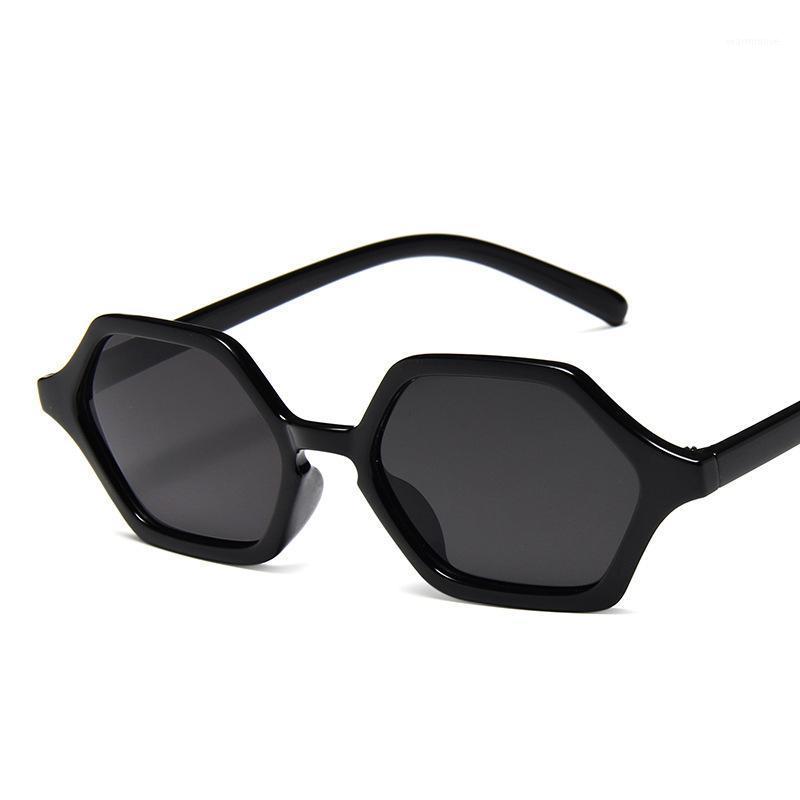 New Polygonal Small Framed Women Sunglasses Metal Hinges Eyeglasses Trend Street Glasses1 
New Polygonal Small Framed Women Sunglasses Metal Hinges Eyeglasses Trend Street Glasses1