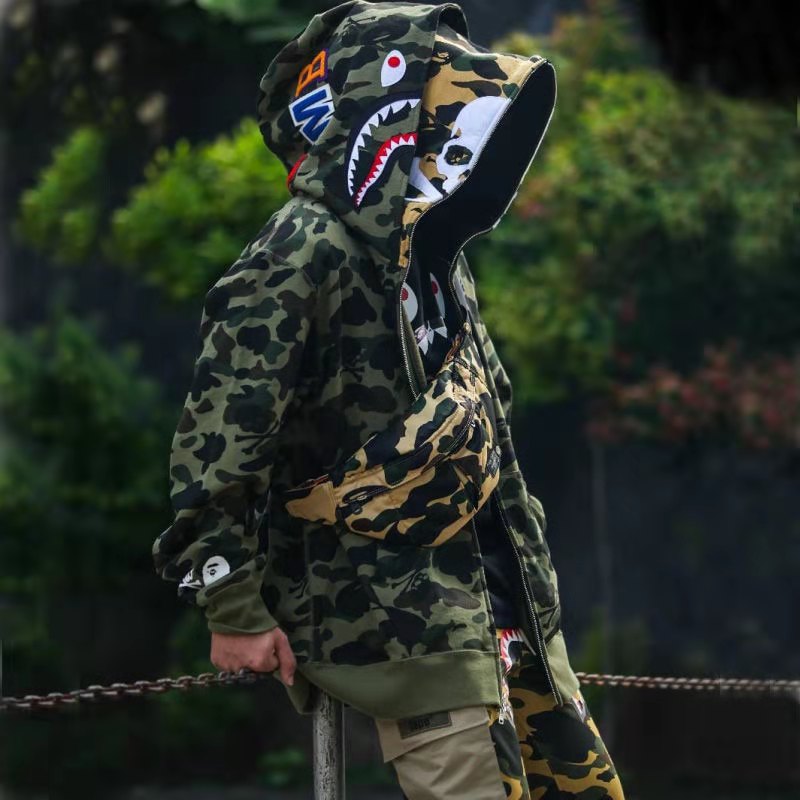 Hip-hop style classic logo camouflage spliced shark hooded hoodie for couple loose two cap zipper gorilla man coat
Hip-hop style classic logo camouflage spliced shark hooded hoodie for couple loose two cap zipper gorilla man coat