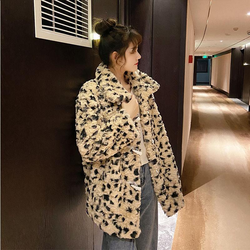 Women 2021 Winter New Faux Fur Coats Female Leopard Print Stand Collar Jackets Ladies Loose Fake Rex Fur Outwears Q600
Women 2021 Winter New Faux Fur Coats Female Leopard Print Stand Collar Jackets Ladies Loose Fake Rex Fur Outwears Q600