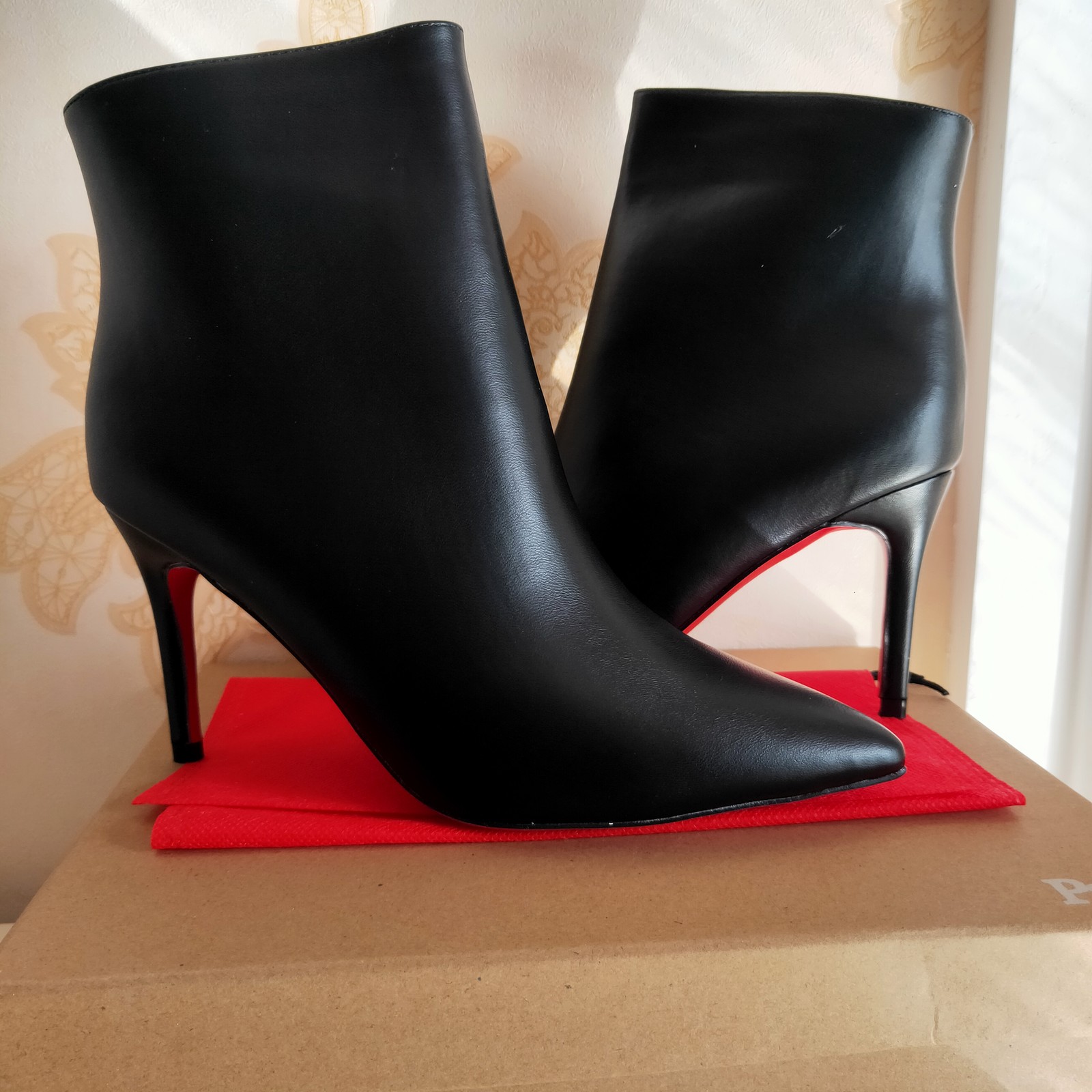 2021 New -10cm Women's Pointed to Toe High-heeled Red Bottom Eight Inches Thin-heeled Martin Black Leather Boots 35-42 Powder Bag TW2I, Swedish gray inch
2021 New -10cm Women's Pointed to Toe High-heeled Red Bottom Eight Inches Thin-heeled Martin Black Leather Boots 35-42 Powder Bag TW2I, Swedish gray inch
