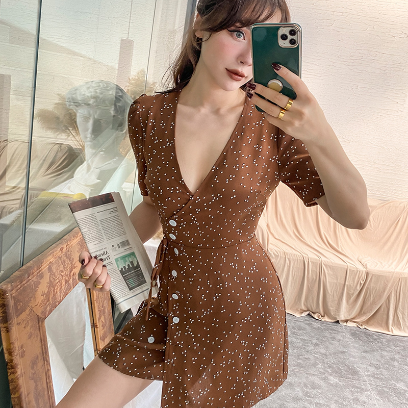 2021 New Summer Recommended French Vintage Lazy Brown Style Vest Stitches Above the Knee with Cleavage v Side Buttons Dressed T75N
2021 New Summer Recommended French Vintage Lazy Brown Style Vest Stitches Above the Knee with Cleavage v Side Buttons Dressed T75N