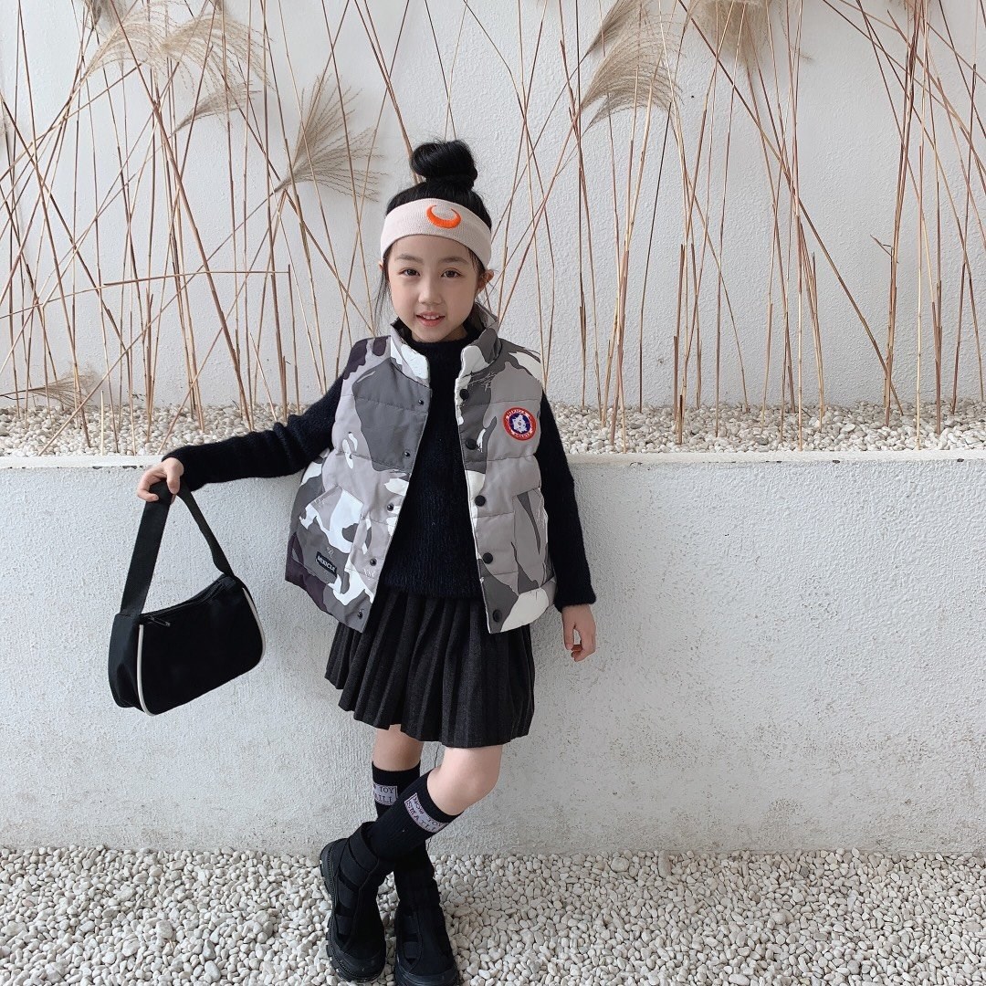 2020 High quality children's goose down vest camouflage vest cool girl's vest jacket autumn and winter warm coat boy jacket J81716, Camo
2020 High quality children's goose down vest camouflage vest cool girl's vest jacket autumn and winter warm coat boy jacket J81716, Camo
