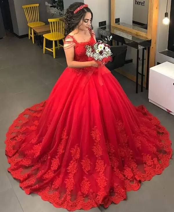 Red Quinceanera Dresses With Lace Applique Spaghetti Straps Tulle Corset Back Beading Custom Made Sweet 16 Formal Pageant Ball Gown Princess Wear 403