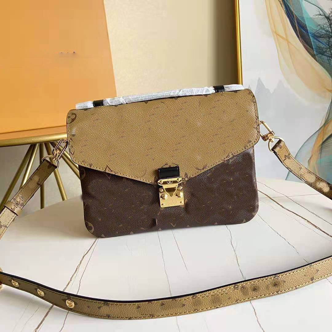 New style letter pattern vintage shoulder bag Luxury messenger bag fashionable business tote couple festival present for woman lady choice, Brown
New style letter pattern vintage shoulder bag Luxury messenger bag fashionable business tote couple festival present for woman lady choice, Brown