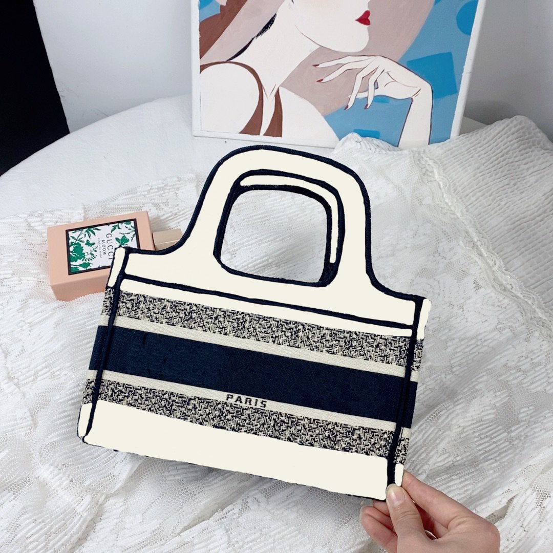 Fashion Kids Deaigner Purses Tote Hot Sell Children Girls Mini Princess Bags High Quality Classic Printing Handbags Without Shoulder Strap Gifts, Size:23*15cm
Fashion Kids Deaigner Purses Tote Hot Sell Children Girls Mini Princess Bags High Quality Classic Printing Handbags Without Shoulder Strap Gifts, Size:23*15cm