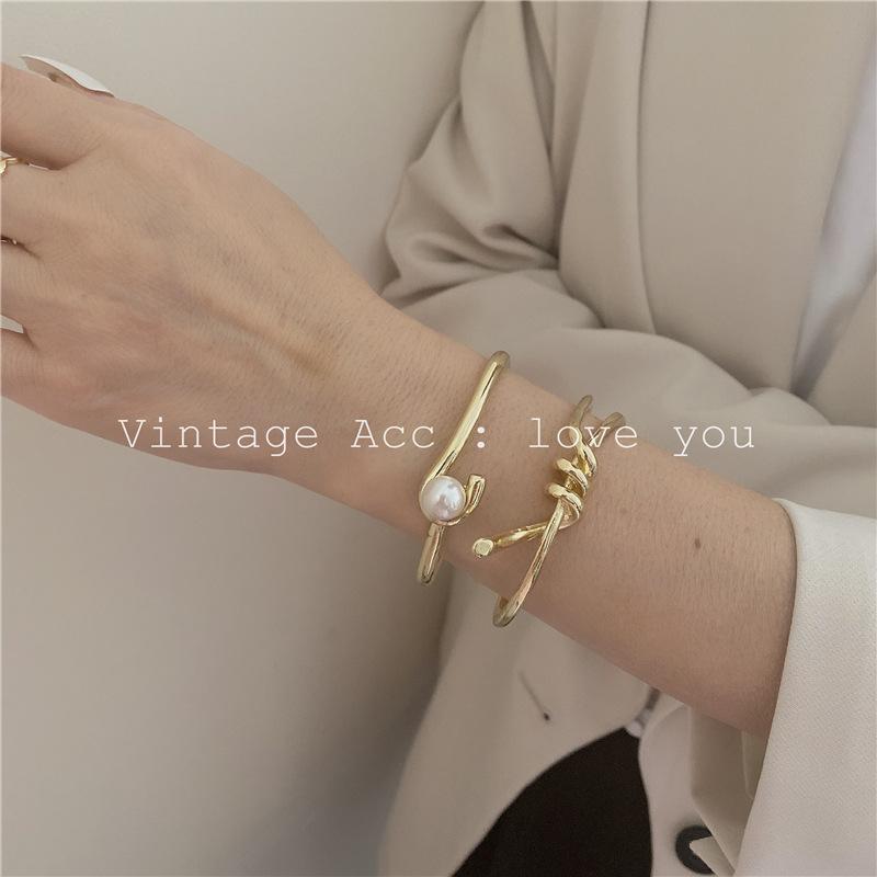 Retro Geometric Temperament Bracelet European And American Metal Bracelet INS Fashion Wild Simple Trendy
Retro Geometric Temperament Bracelet European And American Metal Bracelet INS Fashion Wild Simple Trendy