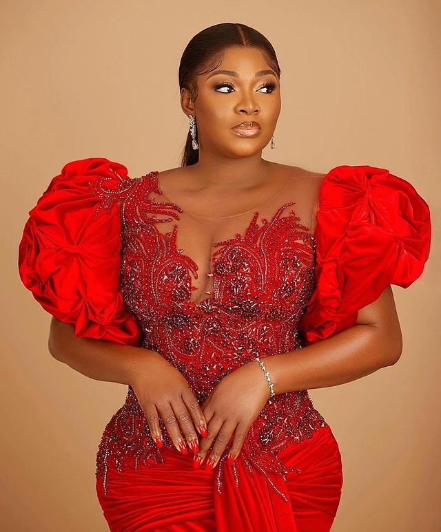 2022 Plus Size Arabic Aso Ebi Red Luxurious Sexy Prom Dresses Lace Beaded Crystals Evening Formal Party Second Reception Birthday Engagement Gowns Dre