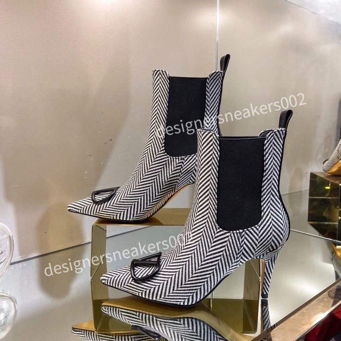 2021top new Women Heels Pumps Patent Leather Dress Wedding Shoes Ladies sexy High-heeled Shoes Ankle Strap Pumps Metal fashion heel hs201220, 02
2021top new Women Heels Pumps Patent Leather Dress Wedding Shoes Ladies sexy High-heeled Shoes Ankle Strap Pumps Metal fashion heel hs201220, 02