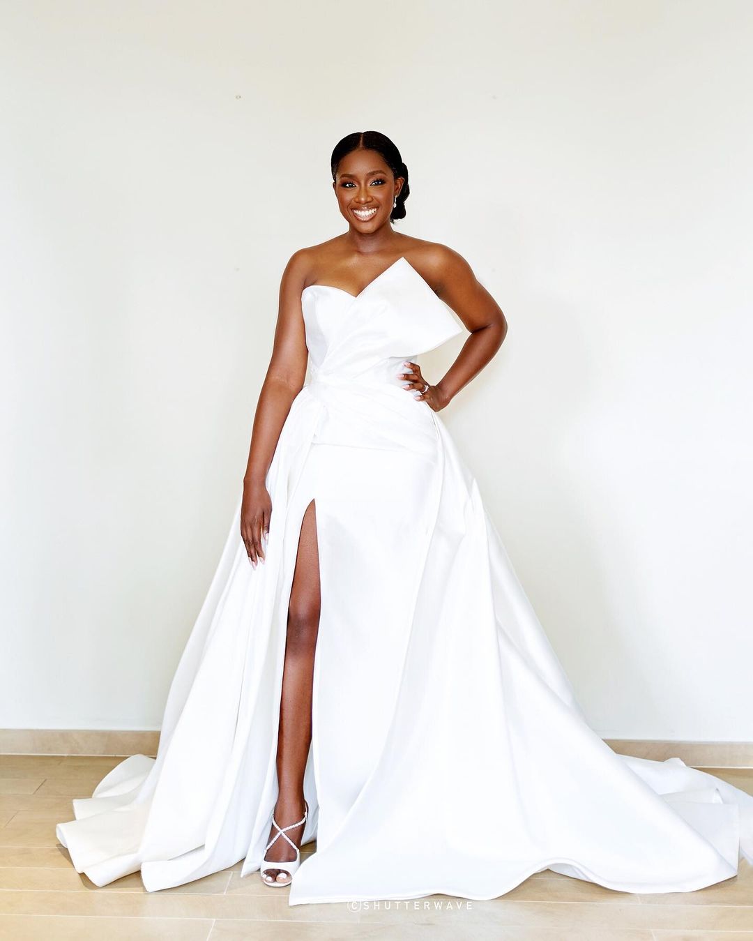 Line Ivory A Overskirt Wedding Dresses Strapless Neck Side Split Bridal Gowns Sweep Train Satin Robe De Marie
