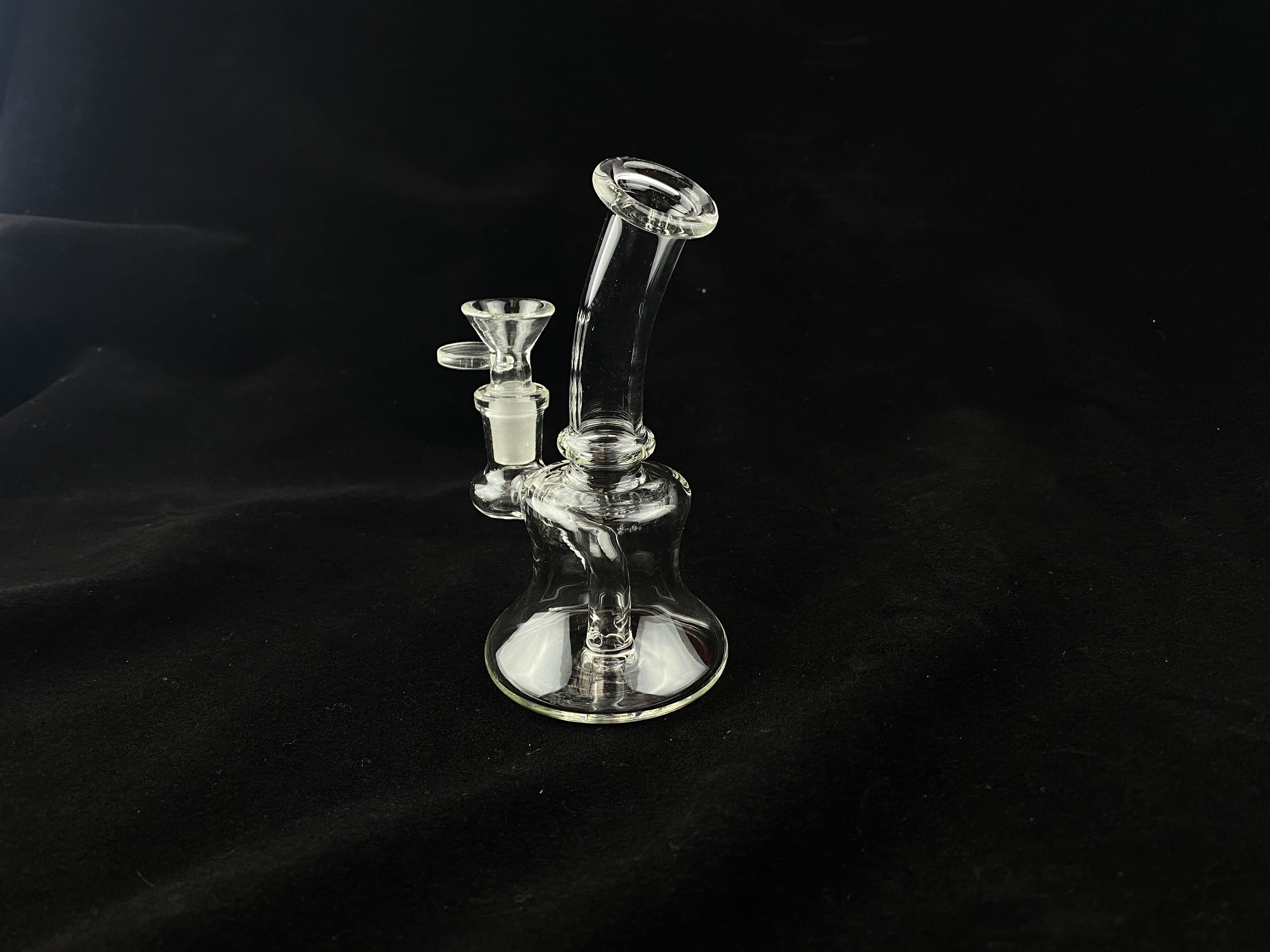 Glass hookah, gtl mini transparent oil drilling rig bong, smoking pipe, 14mm joint are welcome to order
Glass hookah, gtl mini transparent oil drilling rig bong, smoking pipe, 14mm joint are welcome to order