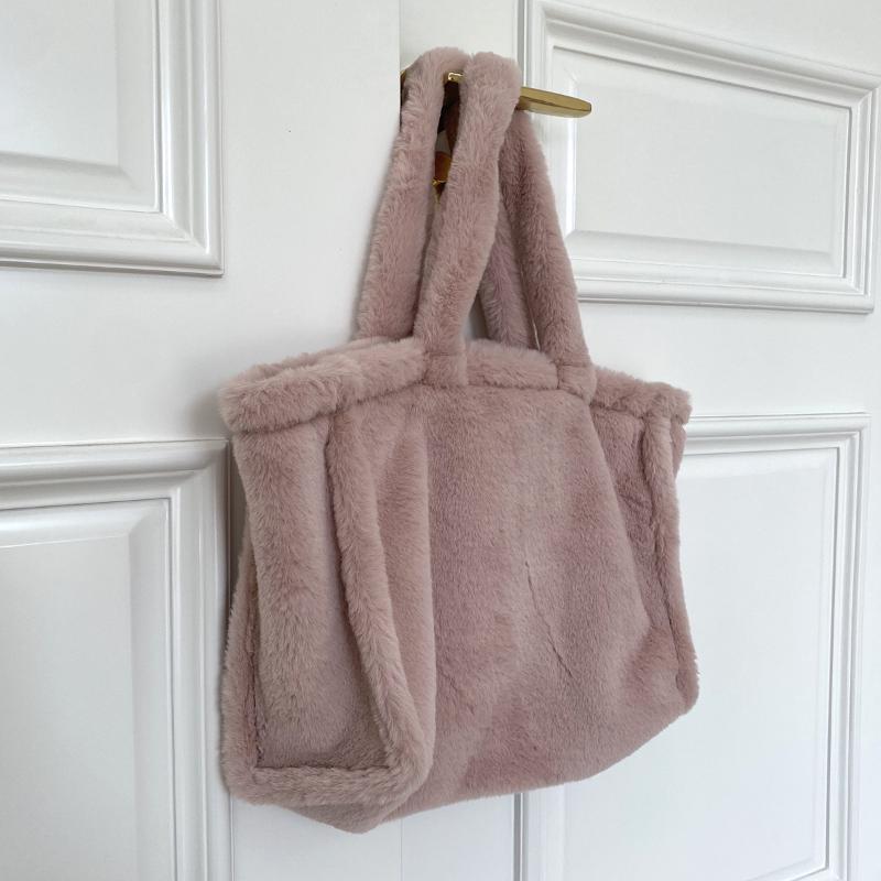 Casual Soft Plush Women Handbag Luxury Faux Fur Shoulder Bags Warm Fluffy Large Capacity Tote Cute Winter Big Female Purses 2021, Pink
Casual Soft Plush Women Handbag Luxury Faux Fur Shoulder Bags Warm Fluffy Large Capacity Tote Cute Winter Big Female Purses 2021, Pink