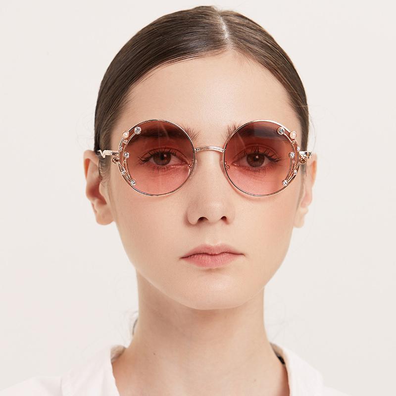Sunglasses Qpelou 2021 Wine Senior Cadre Round Diamond Glasses Women Fashion Metal Degradation Pearl Cloud
Sunglasses Qpelou 2021 Wine Senior Cadre Round Diamond Glasses Women Fashion Metal Degradation Pearl Cloud