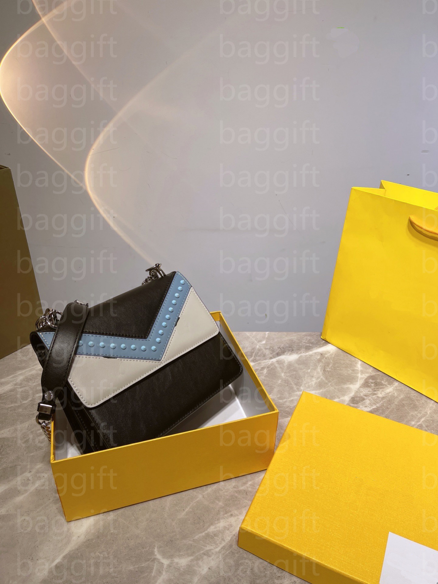Designer Buggie eyes Bag Bug Luxury Women Blue Rivet Pouch Leather Purses Fashion Silver Chain Shoulder Crossbody handbags Cover Wallet with dust bags clutch Tote, No bag;for balance fees
Designer Buggie eyes Bag Bug Luxury Women Blue Rivet Pouch Leather Purses Fashion Silver Chain Shoulder Crossbody handbags Cover Wallet with dust bags clutch Tote, No bag;for balance fees